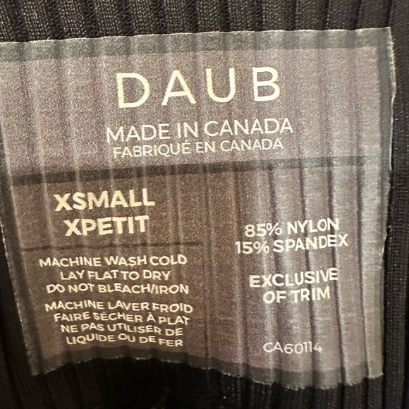 DAUB ribbed workout set. Made and designed in Canada. XS. Top is double lined. - Picture 4 of 4